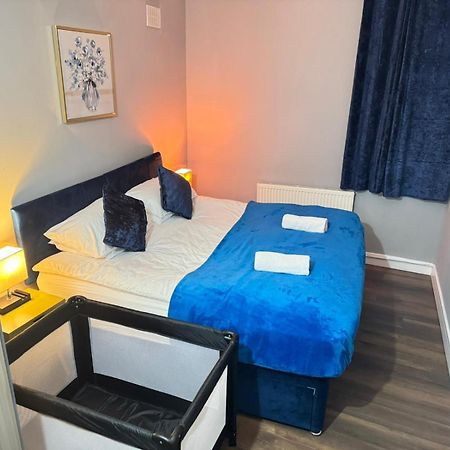 2 Bed Town Centre Nr Theatre Free Park Wi-Fi & Garden Apartment Aylesbury  Exterior photo