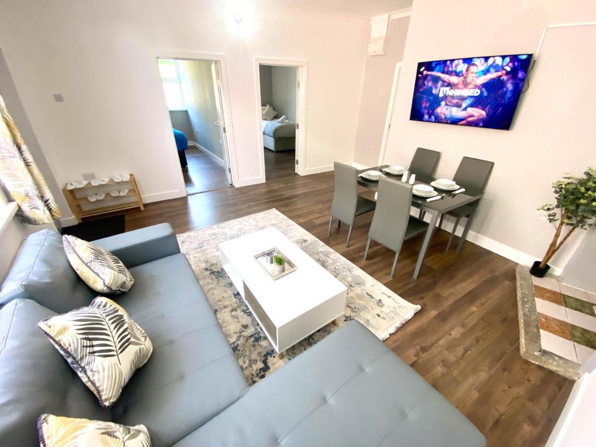 2 Bed Town Centre Nr Theatre Free Park Wi-Fi & Garden Apartment Aylesbury  Exterior photo