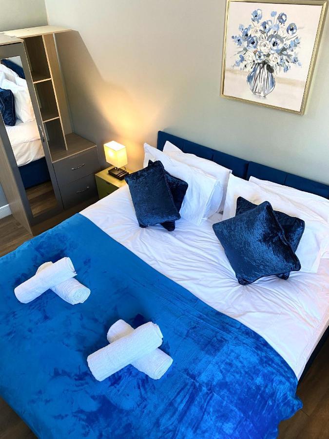 2 Bed Town Centre Nr Theatre Free Park Wi-Fi & Garden Apartment Aylesbury  Exterior photo