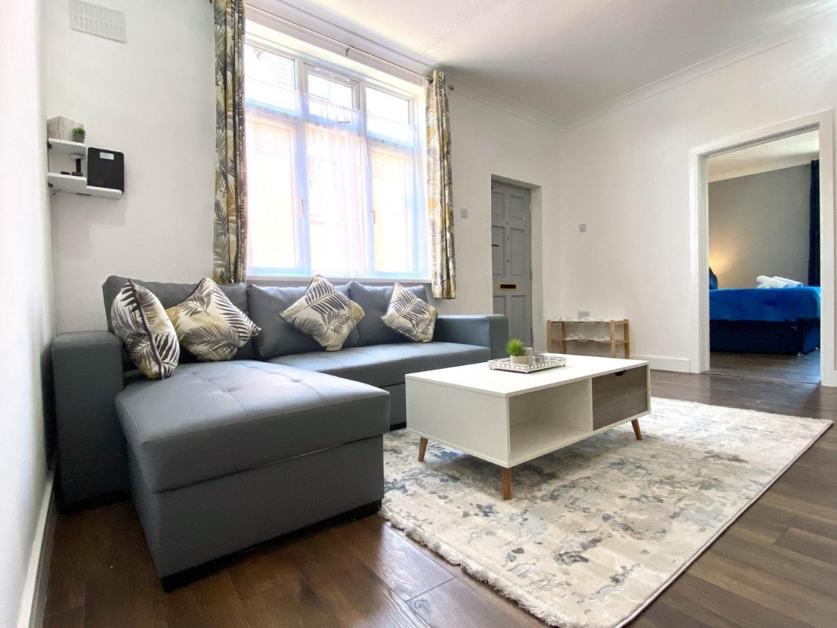 2 Bed Town Centre Nr Theatre Free Park Wi-Fi & Garden Apartment Aylesbury  Exterior photo