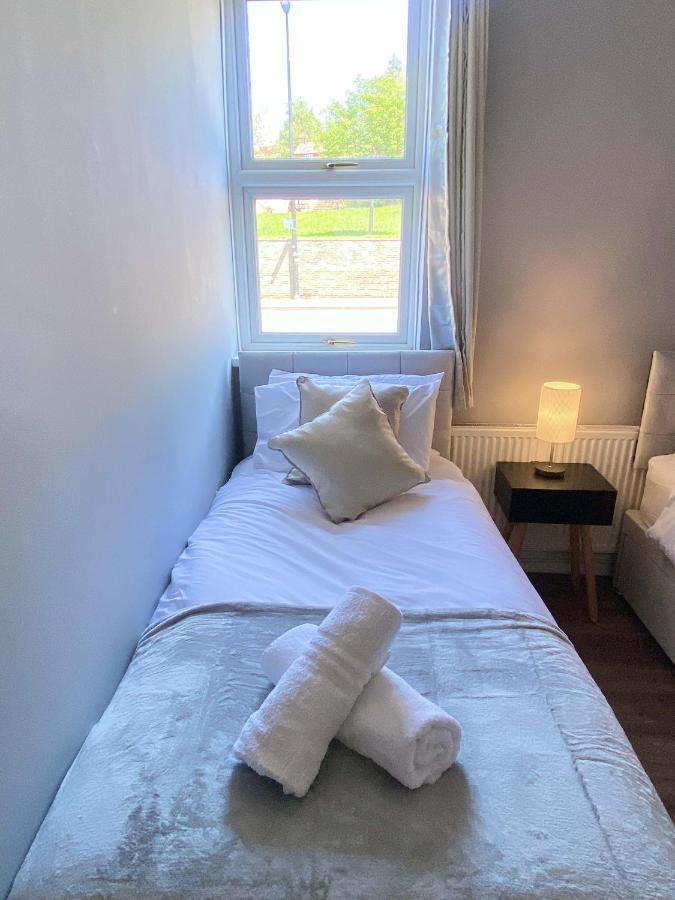 2 Bed Town Centre Nr Theatre Free Park Wi-Fi & Garden Apartment Aylesbury  Exterior photo