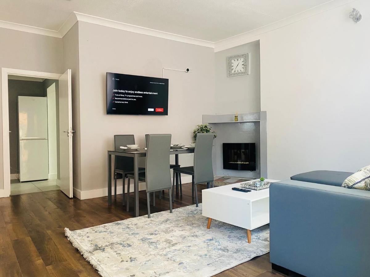 2 Bed Town Centre Nr Theatre Free Park Wi-Fi & Garden Apartment Aylesbury  Exterior photo