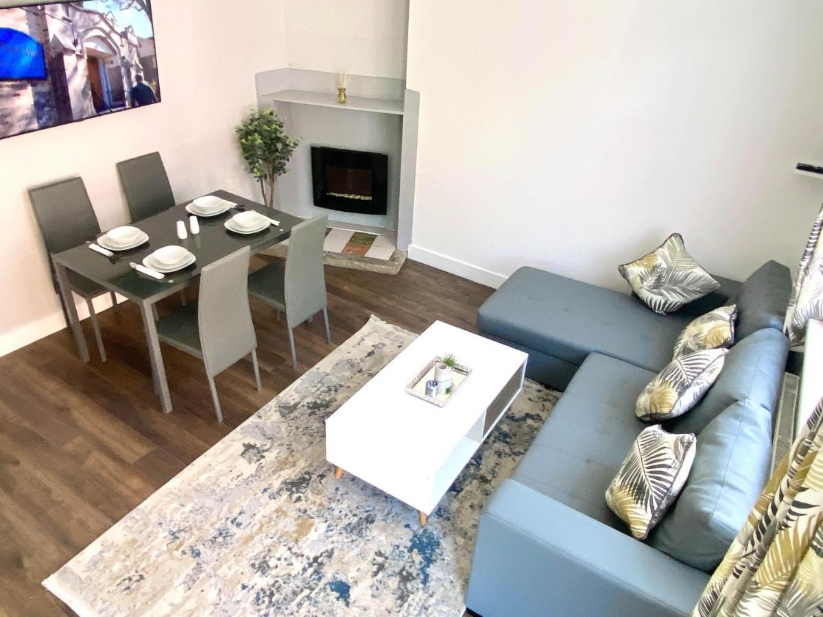 2 Bed Town Centre Nr Theatre Free Park Wi-Fi & Garden Apartment Aylesbury  Exterior photo