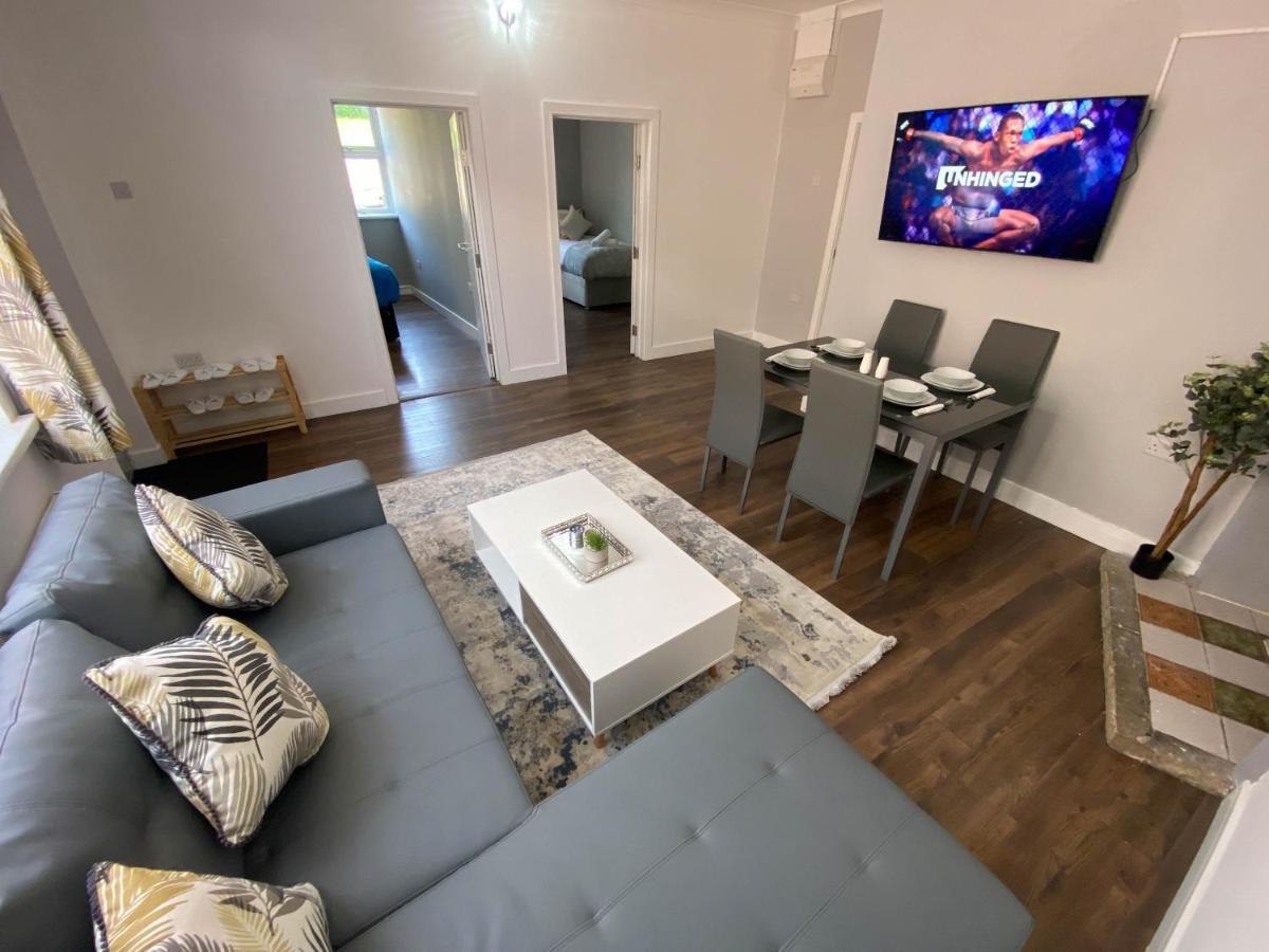 2 Bed Town Centre Nr Theatre Free Park Wi-Fi & Garden Apartment Aylesbury  Exterior photo