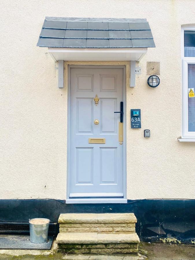 2 Bed Town Centre Nr Theatre Free Park Wi-Fi & Garden Apartment Aylesbury  Exterior photo
